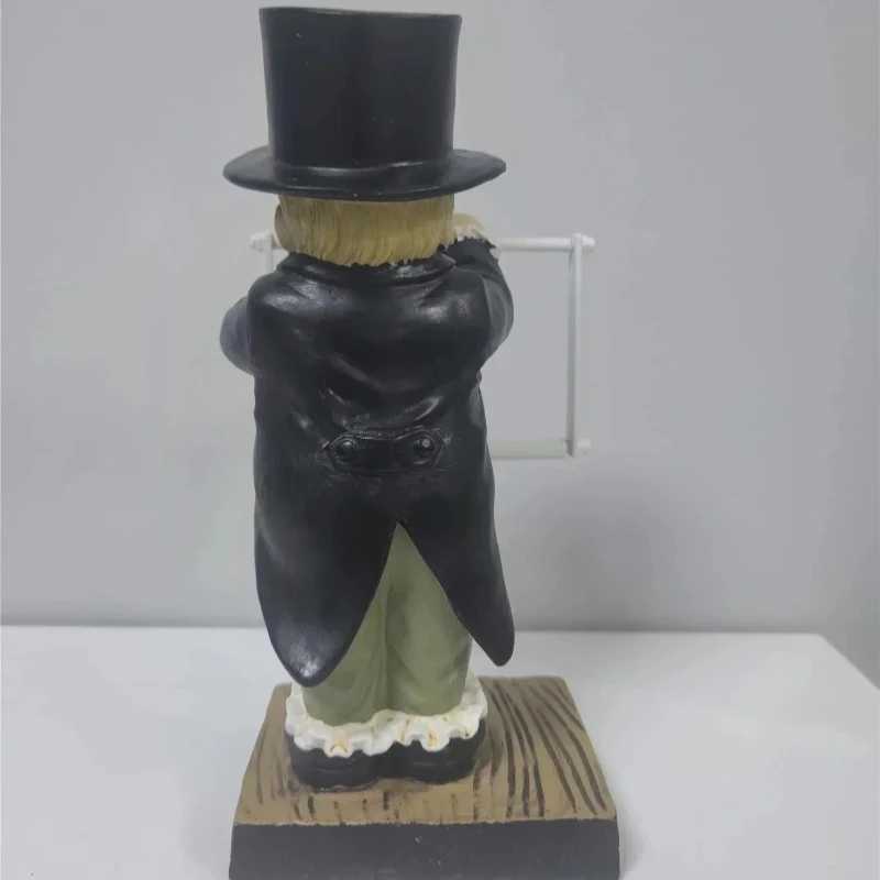Creative toilet paper holder Spoof paper holder statue cute and interesting decoration resin butler shape tissue holder toilet decoration Y250108