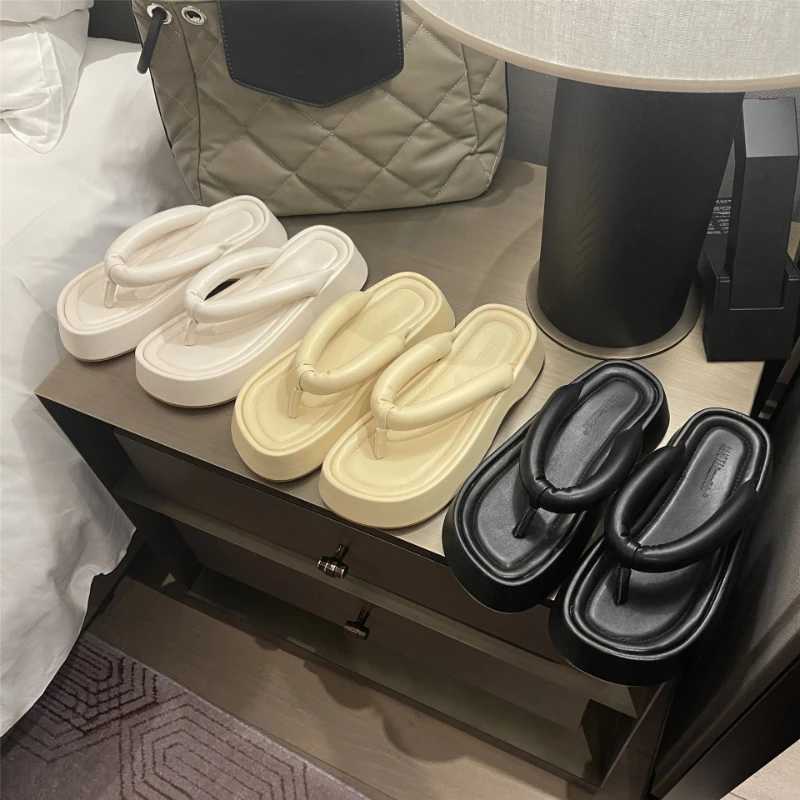 New Arrival Womens flip platform beach shoes summer designer slider womens casual and comfortable party sandals womens slider T250108