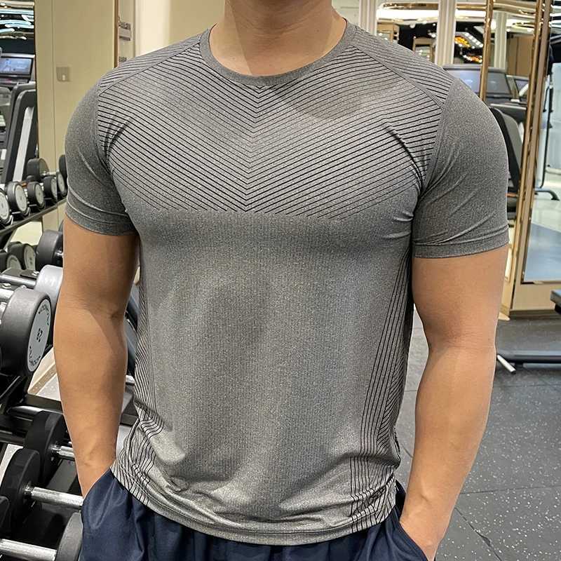 Mens Summer O-neck Short sleeved Top Quick drying Sports T-shirt Mens Fitness Training T-shirt Fitness Running T-shirt M250108