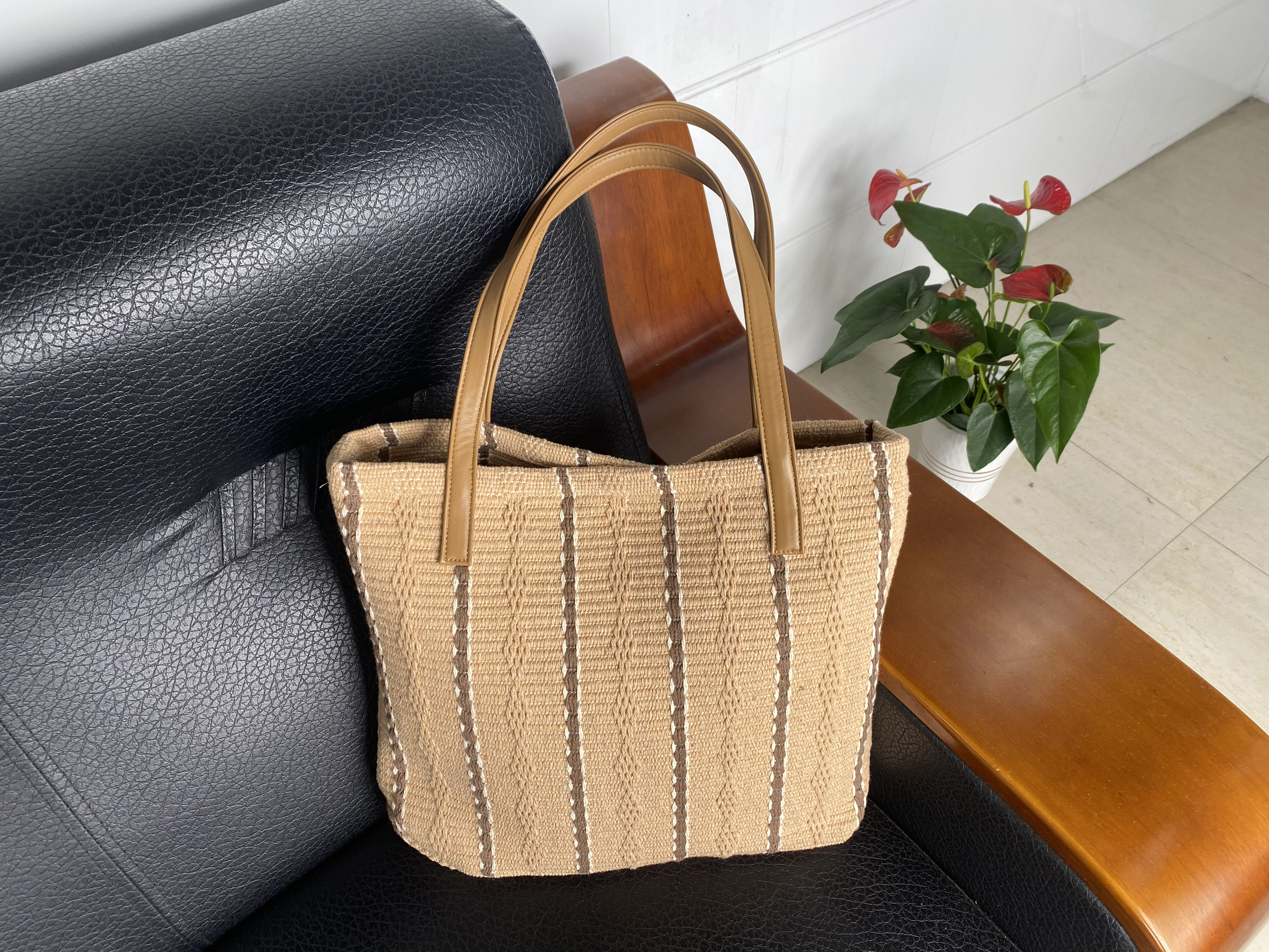 Classic Knitted Linen Messenger Bag - Durable Eco-Friendly Design