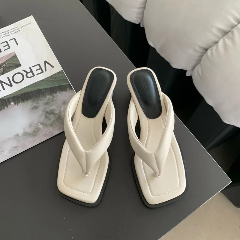 Slippers Women Summer Shoes Rubber Flip Flops Low Slides Pantofle Soft Hawaiian 2024 Scandals Fabric Rome Casual Hoof Heels 250107