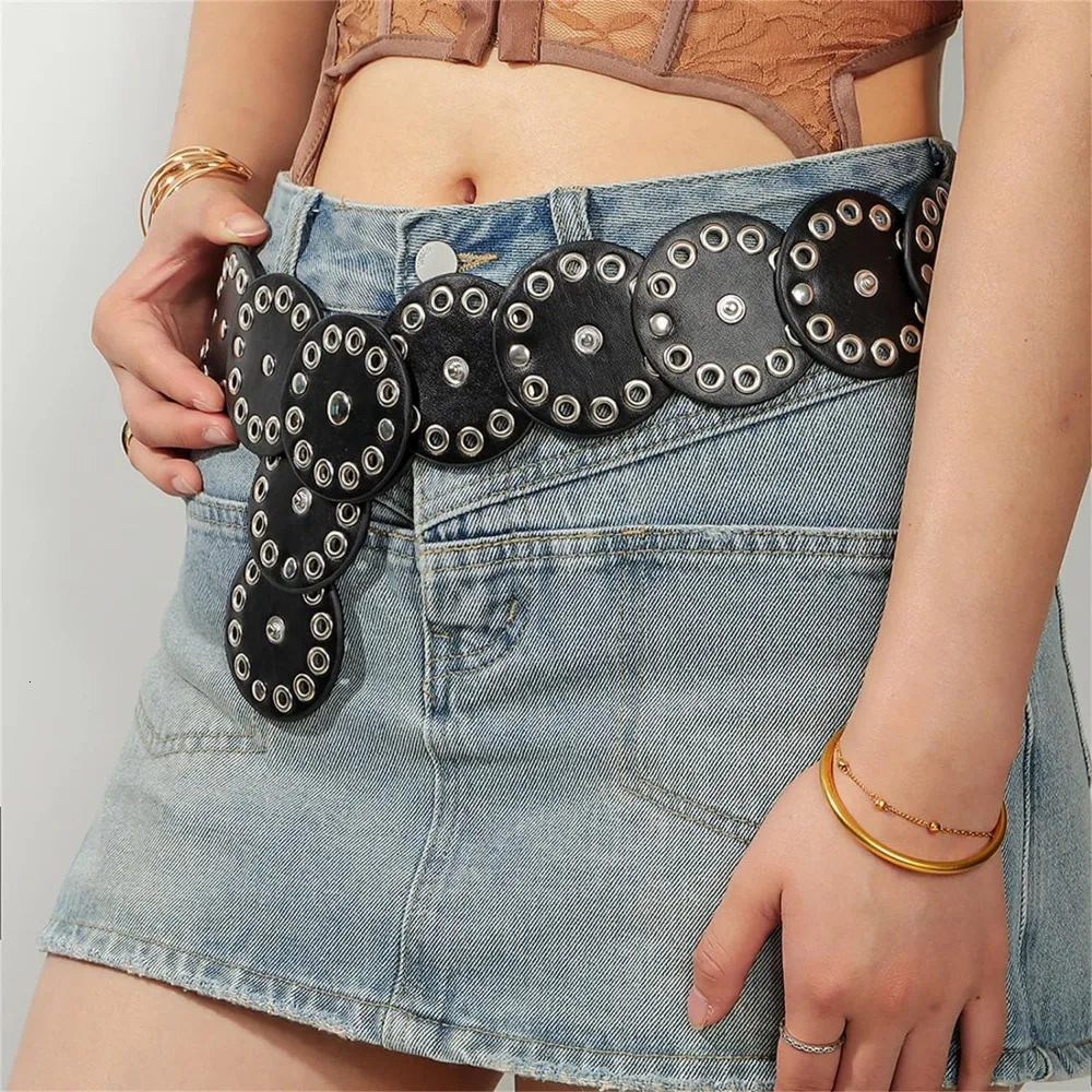 Women Wide Disc Leather Belt Western Style Vintage Boho Metal Buckle Y2k Aesthetic Hollow Concho Belt 250107