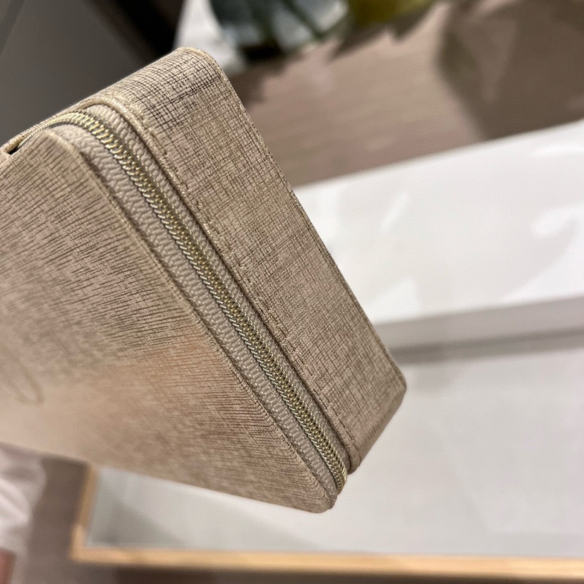 2024 Designer Makeup Bag Women Gold cosmetic jewelry gift zipper box travel pouch Fashion beautiful Make up storage bags