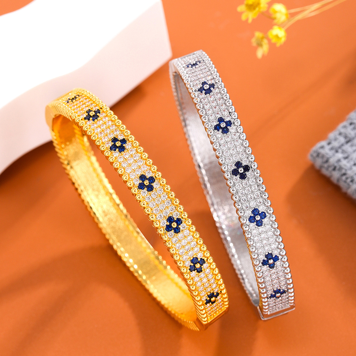 Fashionable clover Bracelet 4/leaf Jewelry Designer for Women Full Diamond Wedding Bracelet Luxury Jewelry Sterling Silver temperament Diamond Gemston