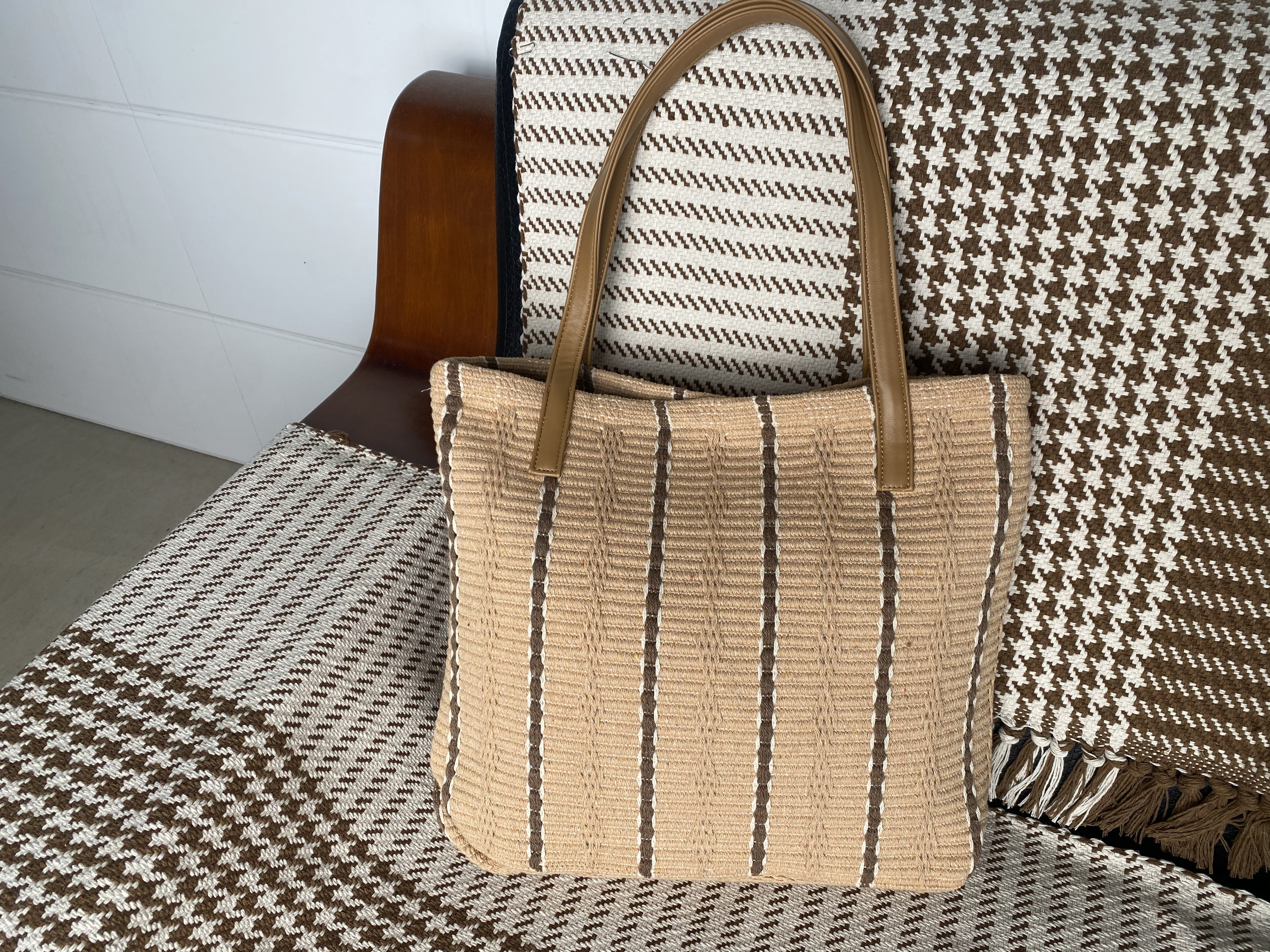 Classic Knitted Linen Messenger Bag - Durable Eco-Friendly Design