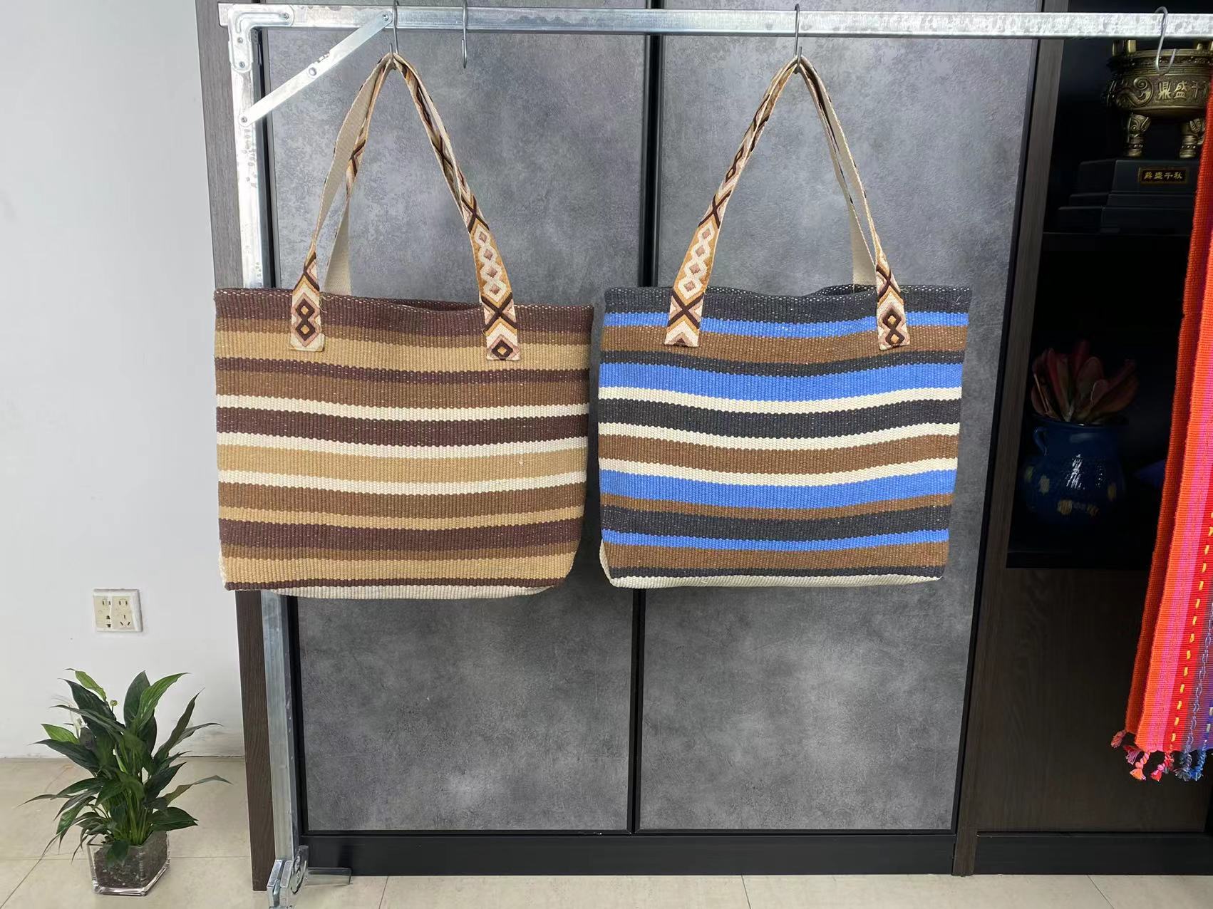 Classic Handcrafted Linen Crossbody Purse with Natural Finish