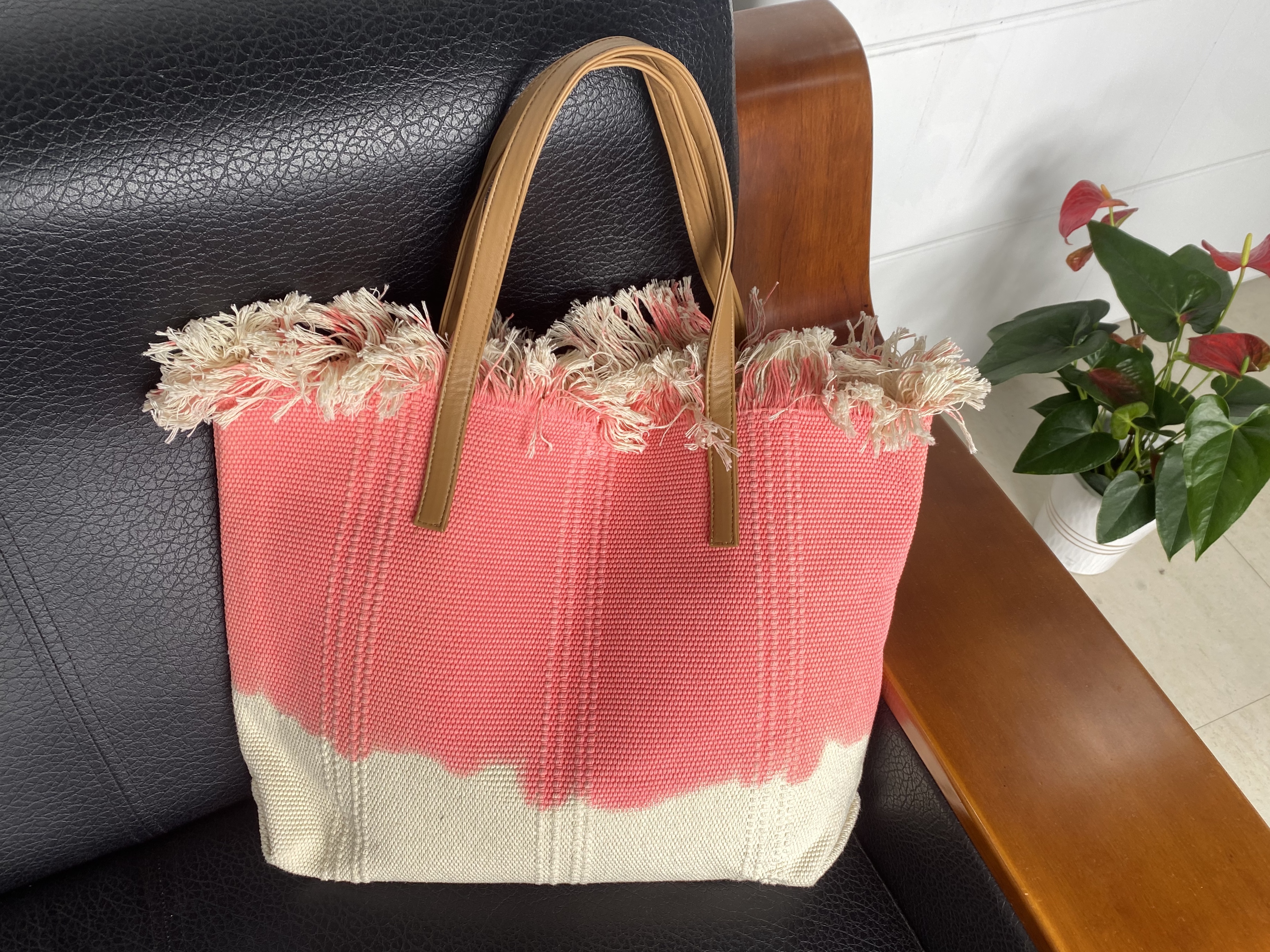 Vintage Style Woven Linen Messenger Bag for Everyday Use