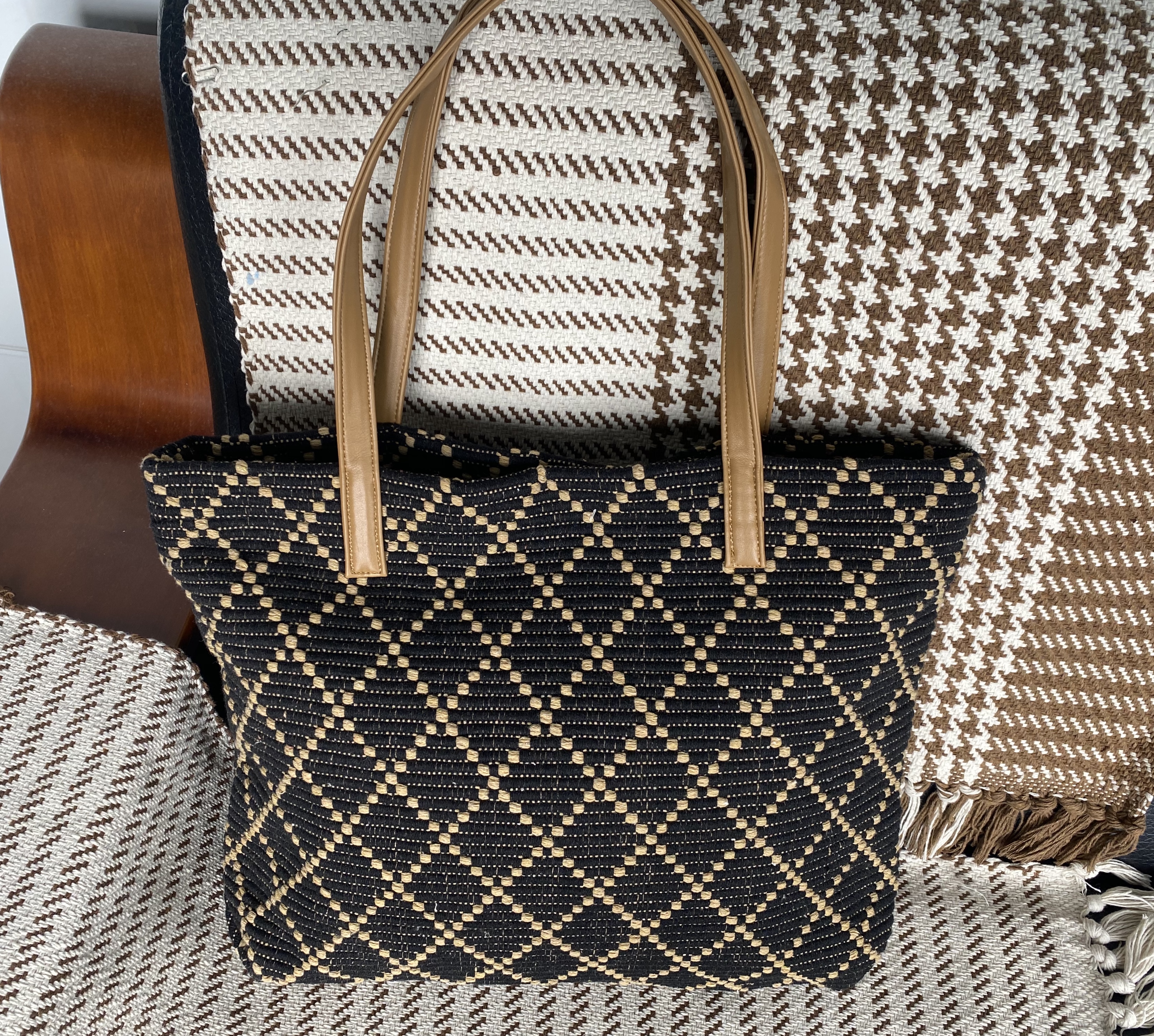 Hand-woven Vintage Linen Crossbody Bag for Sustainable Fashion Enthusiasts