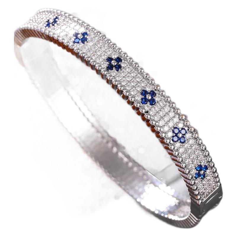 Fashionable clover Bracelet 4/leaf Jewelry Designer for Women Full Diamond Wedding Bracelet Luxury Jewelry Sterling Silver temperament Diamond Gemston
