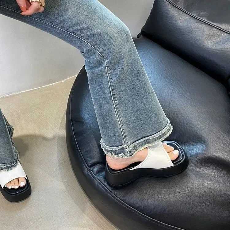 New Arrival Womens slide with thick bottom summer platform open toe beach slide sandals womens casual and comfortable flip design slide T250108