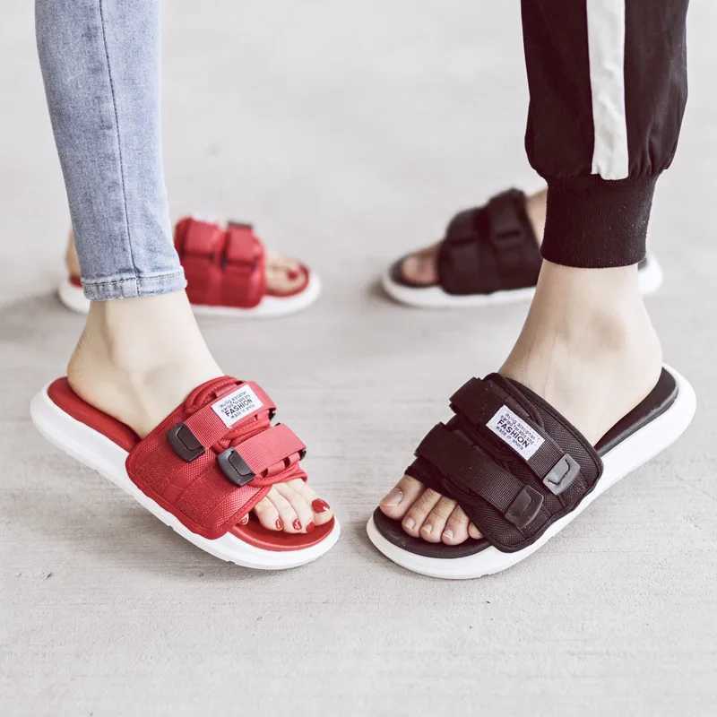 Mens sandals couples shoes fashionable casual soft soled slippers womens beach shoes mens slippers womens slippers Chanclas sandals M250108