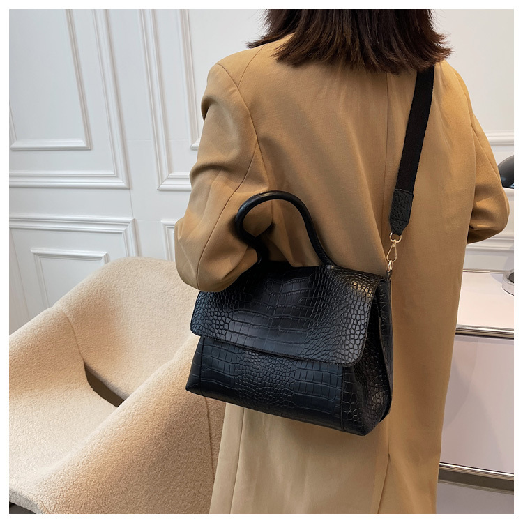 Stylish Large Underarm Handbag - Versatile Single-Shoulder Tote