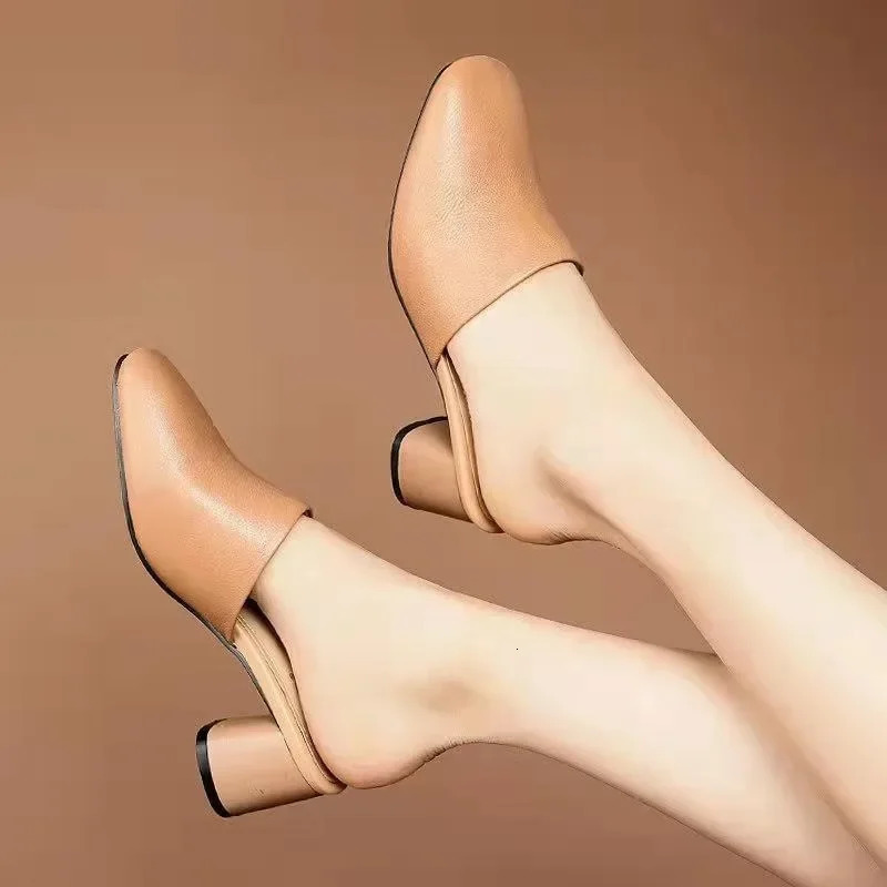 2024 European Station Thick Heel Slippers Womens Summer Square Headed Baotou Middle Heel Leather Shoes Elegance 250107