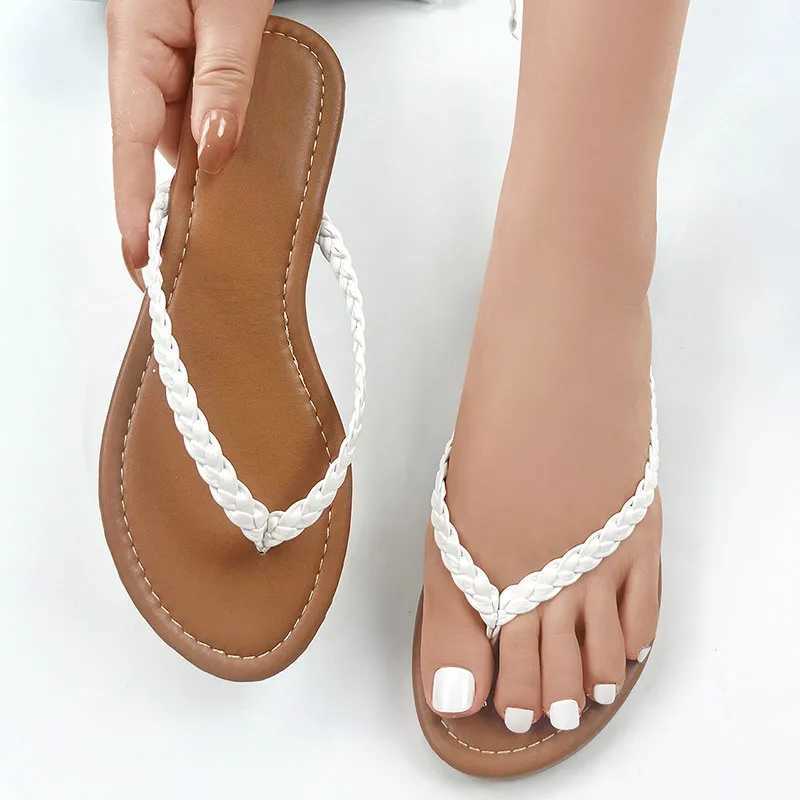 New Arrival Womens flat flip slippers comfortable and non slip sandals woven strap flip slippers fashionable slippers for home bathroom Zapatos T25010