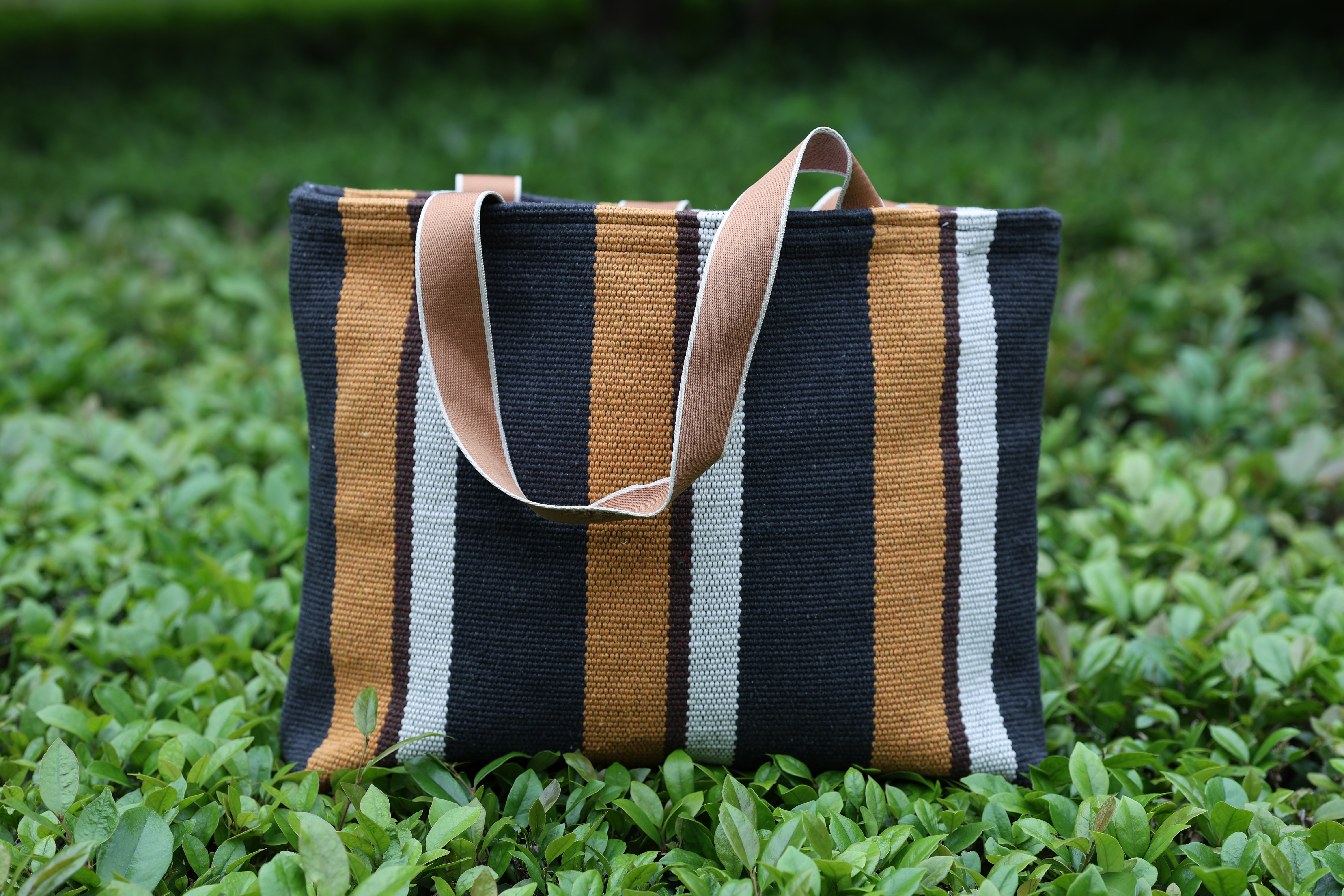 Eco-Friendly Handspun Cotton Crossbody Bucket Bag with Sturdy Straps
