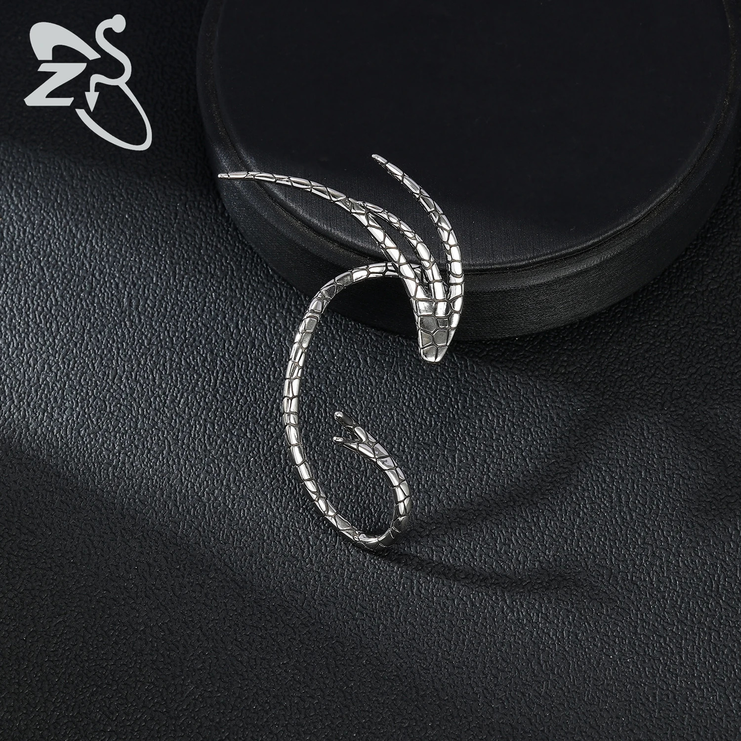 ZS 1/2PCS 316L Stainless Steel Wrap Earring Snake Claw Ear Cuff Gothic Ear Clips Punk Rock Non Pierced Cartilage Earrings 250103