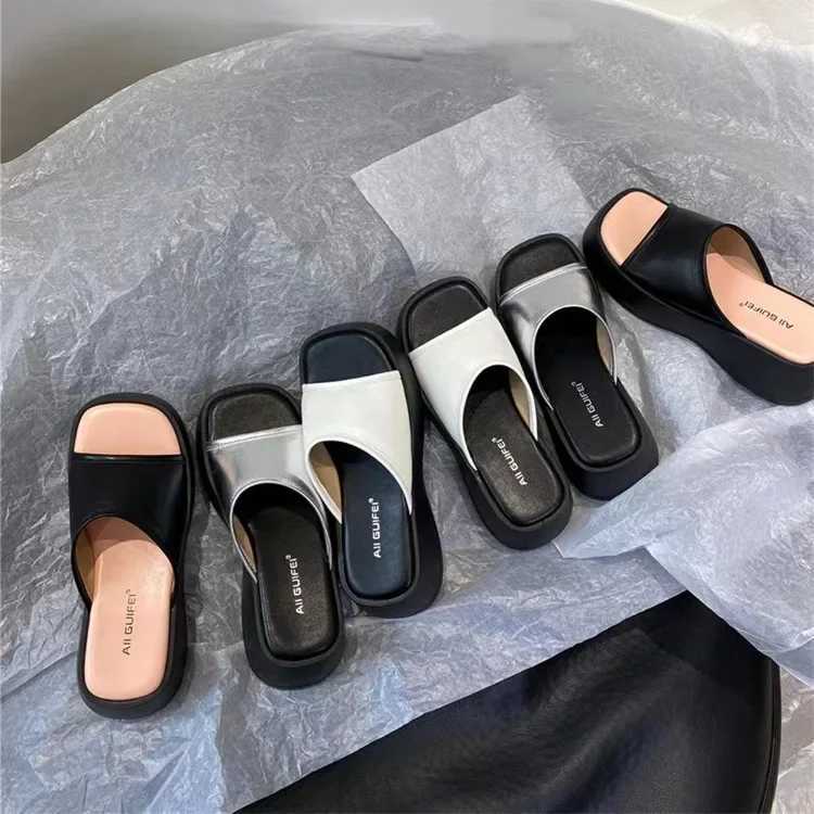 New Arrival Womens slide with thick bottom summer platform open toe beach slide sandals womens casual and comfortable flip design slide T250108