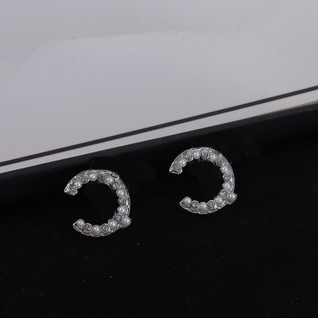 Luxury Silver Fashion Earrings Featuring Pearls & Personalized Letters Ideal for Bridesmaids