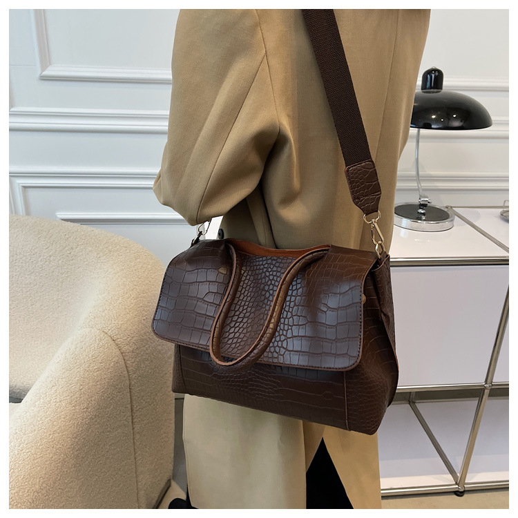 Stylish Large Underarm Handbag - Versatile Single-Shoulder Tote