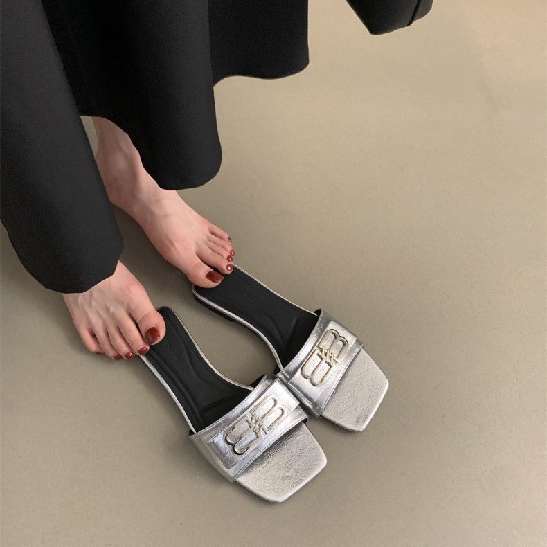 French silver slipper women 2025 new B-line gold button flip-flops summer with skirt wear beach sandals
