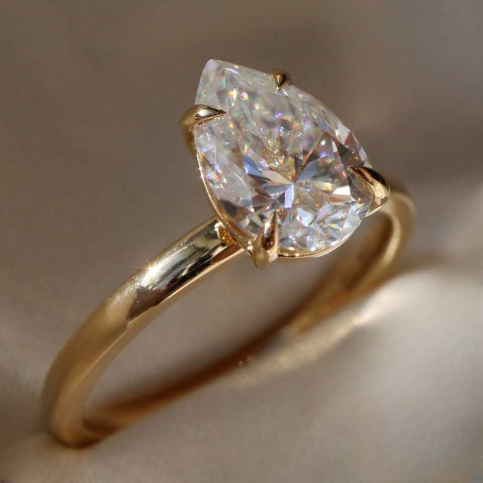 2025 Designer ring Custom GRA VVs Moissanite Pear Cut Shape Engagement Ring Gold Plated 925 Sterling Silver For Women Men Jewelry