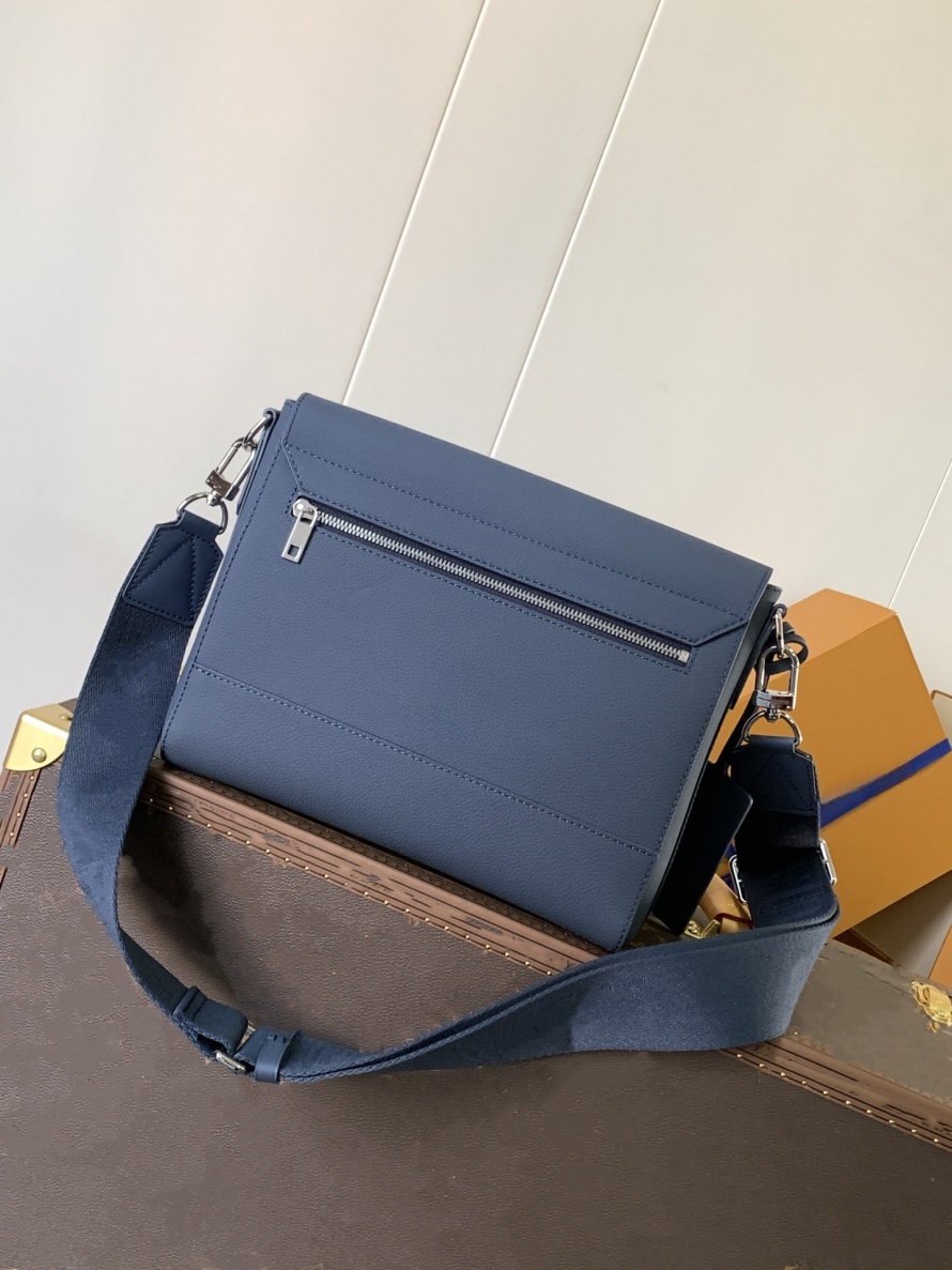 Designer Crossbody Bags Chain Shoulder Women Handbag Coussin pouch M57790 Wide straps embossing Fashion letters Removable straps Aerogram Handbag