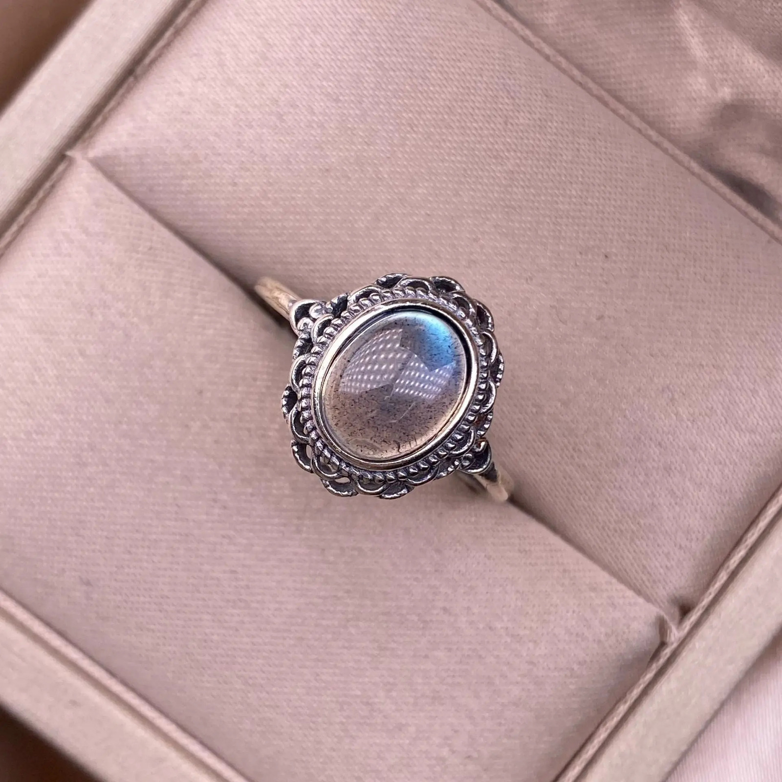 Natural Moon Stone Ring s925 Silver Vintage Hollow Exquisite Pattern Womens Ring Party Jewelry Accessories Valentines Day Gift 250106