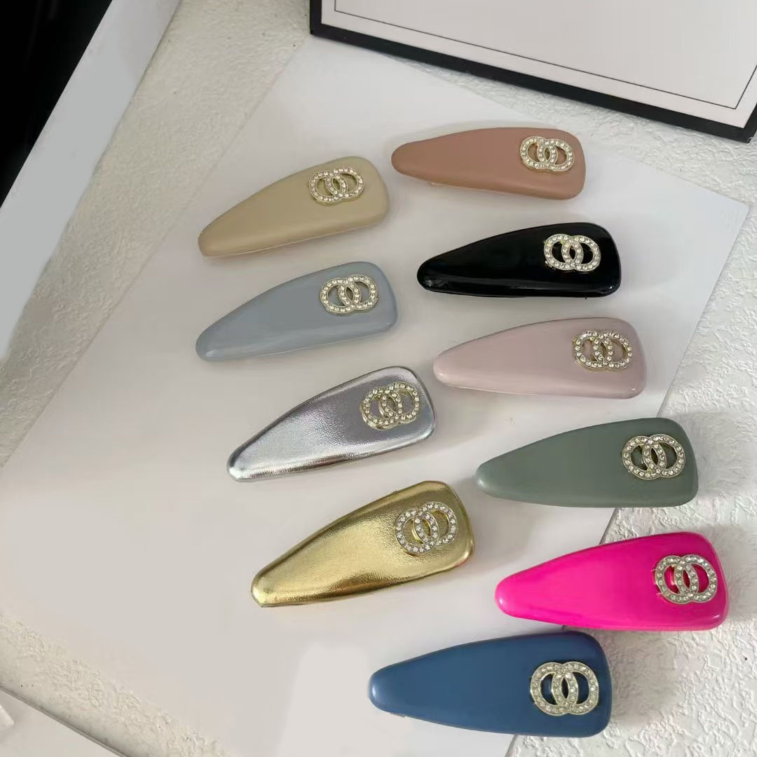 Fashion Women Classic Letter Hair Clip Metal Barrettes PU Leather Barrettes Fashion Hair Accessories Headwraps HairHoop Headwear Hair Jewelry