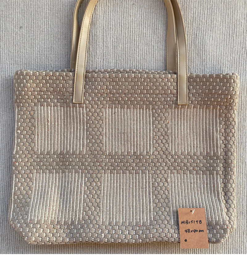 Sustainable Linen Messenger Bag Featuring Adjustable Shoulder Strap for Versatile Usage