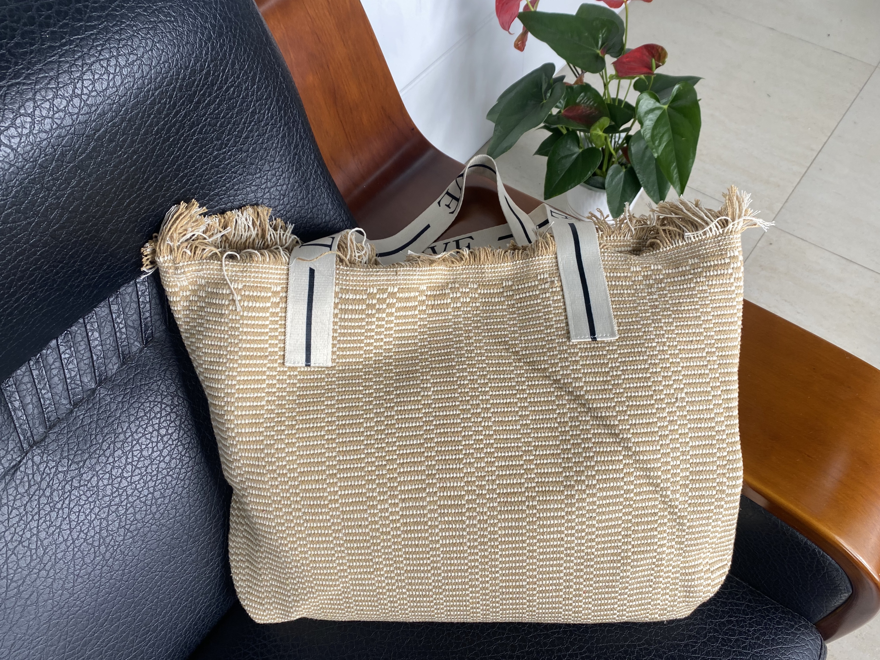 Eco-Friendly Handmade Linen Messenger Bag with Adjustable Straps for Everyday Use