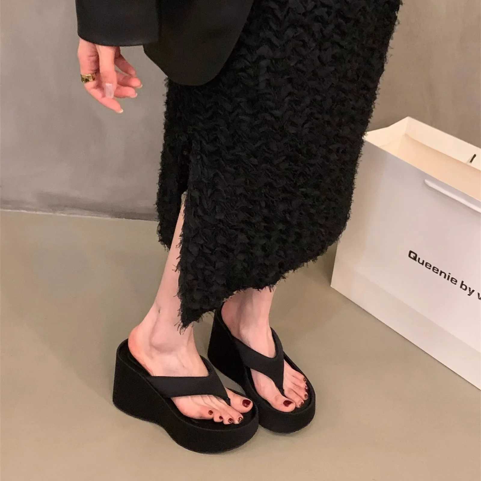 New Arrival Womens clip toed super high heels wedge-shaped flip cover new summer thick platform beach sandals womens thick sole slider T250108