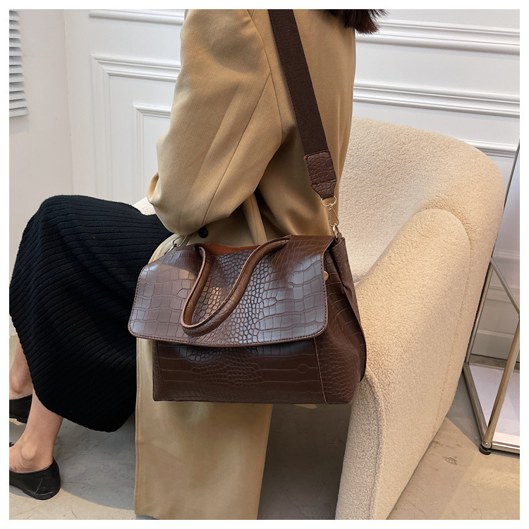 Stylish Large Underarm Handbag - Versatile Single-Shoulder Tote