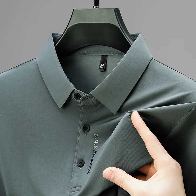 New Mens Business Casual Short Sleeved Shirt with Badge Solid Color Polo Shirt Fashionable Breathable Comfortable Versatile TopXJ250108