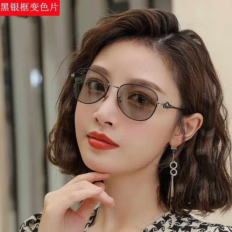 Polarized Men's & Women's Fashion Sunglasses - Durable Foldable Design with Large Frame