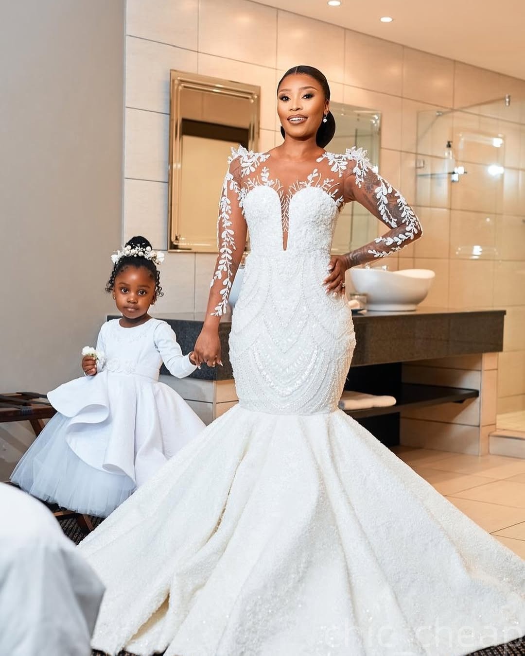 2025 Arabic Aso Ebi Plus Size Ivory Wedding Dresses Floral Lace Sequined Full Sleeves Bridal Gowns Dress For Brides ZJ0347