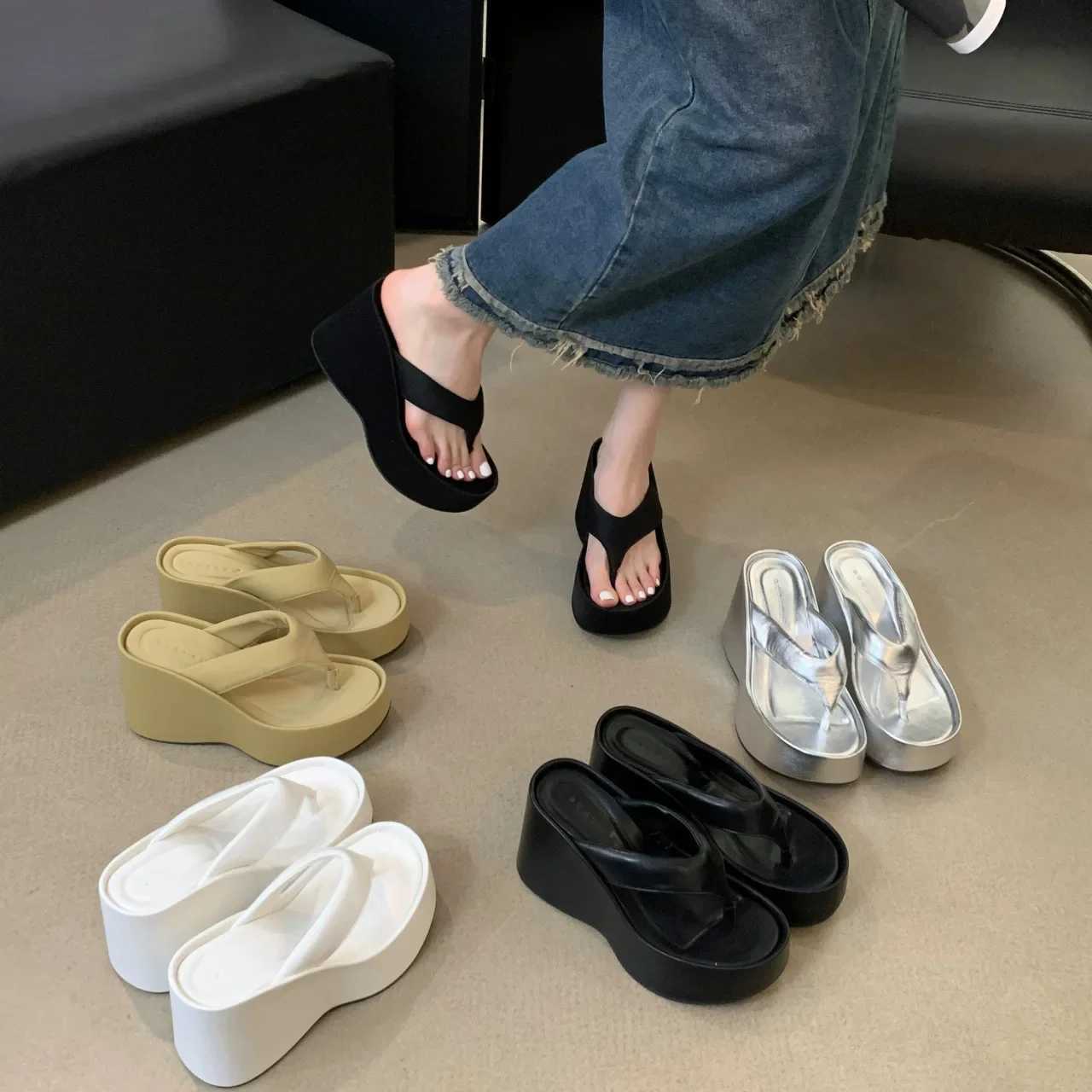 New Arrival Womens clip toed super high heels wedge-shaped flip cover new summer thick platform beach sandals womens thick sole slider T250108