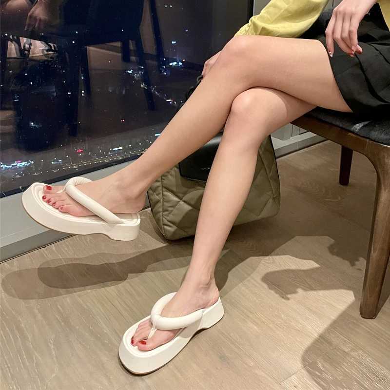 New Arrival Womens flip platform beach shoes summer designer slider womens casual and comfortable party sandals womens slider T250108