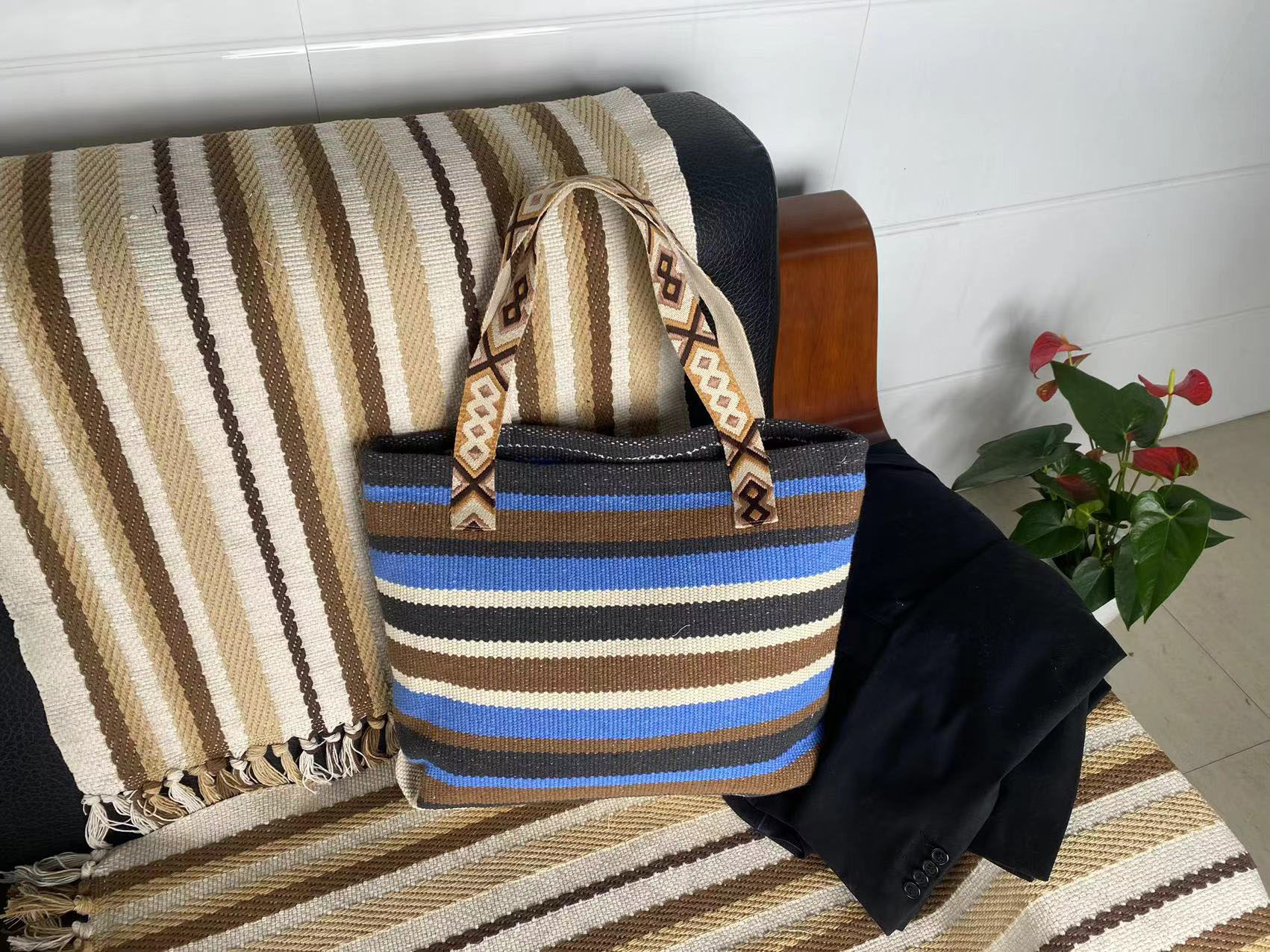 Classic Handcrafted Linen Crossbody Purse with Natural Finish