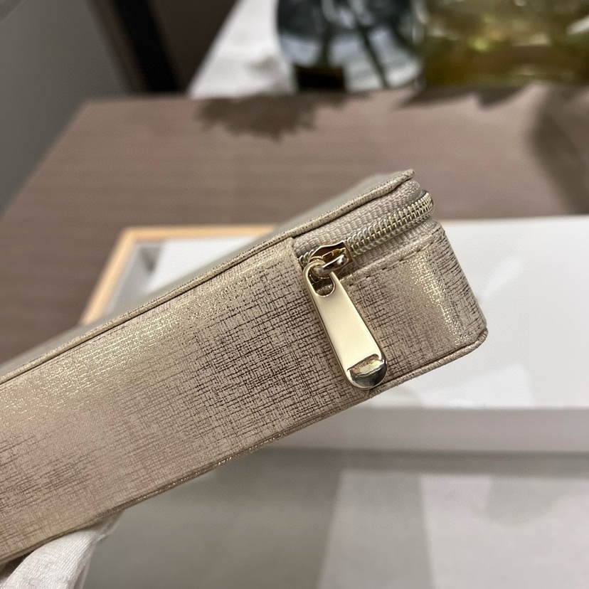2024 Designer Makeup Bag Women Gold cosmetic jewelry gift zipper box travel pouch Fashion beautiful Make up storage bags