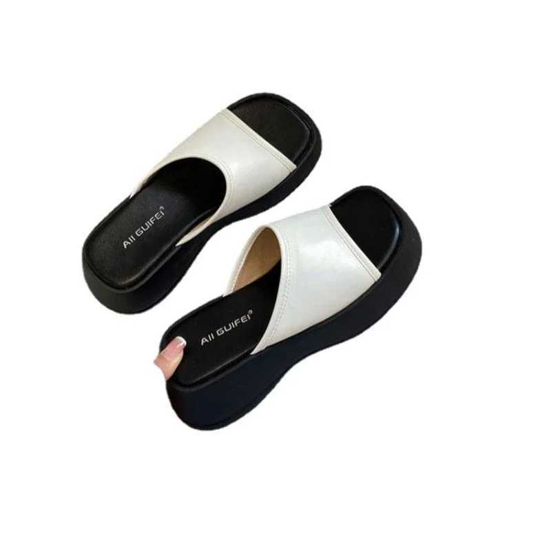 New Arrival Womens slide with thick bottom summer platform open toe beach slide sandals womens casual and comfortable flip design slide T250108