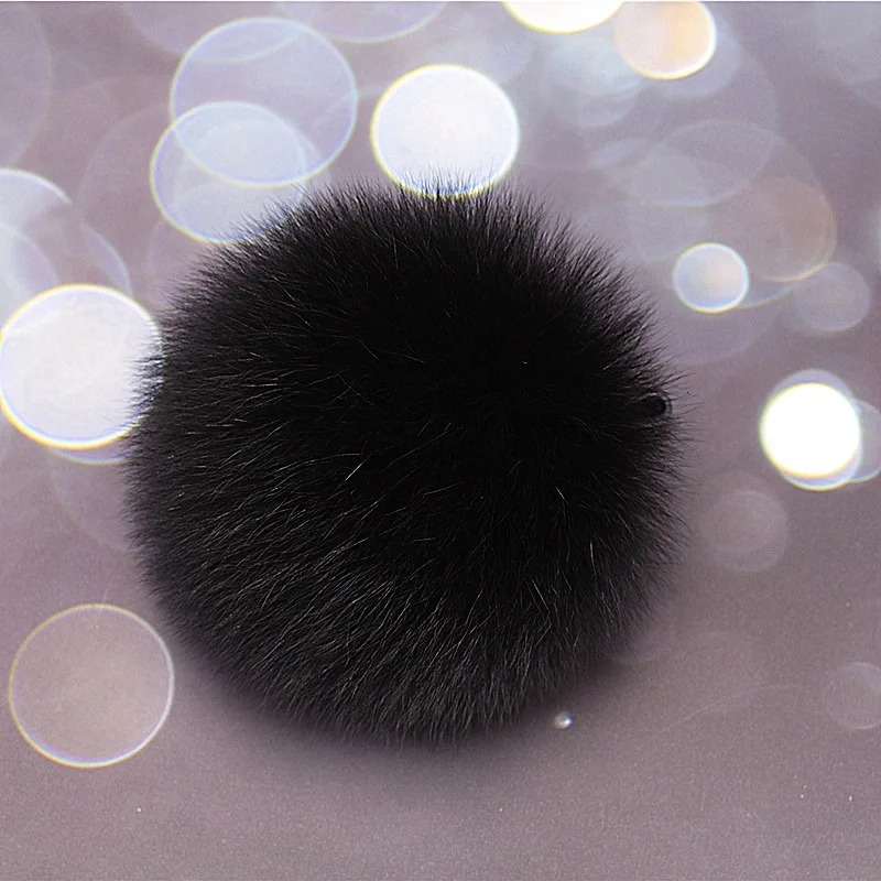 2024 Real Fox Fur Keychain Natural Fur Pompom Ball Women Bag ornaments Pendant Car Key Ring Leather Strap Metal Ring Gift 250107