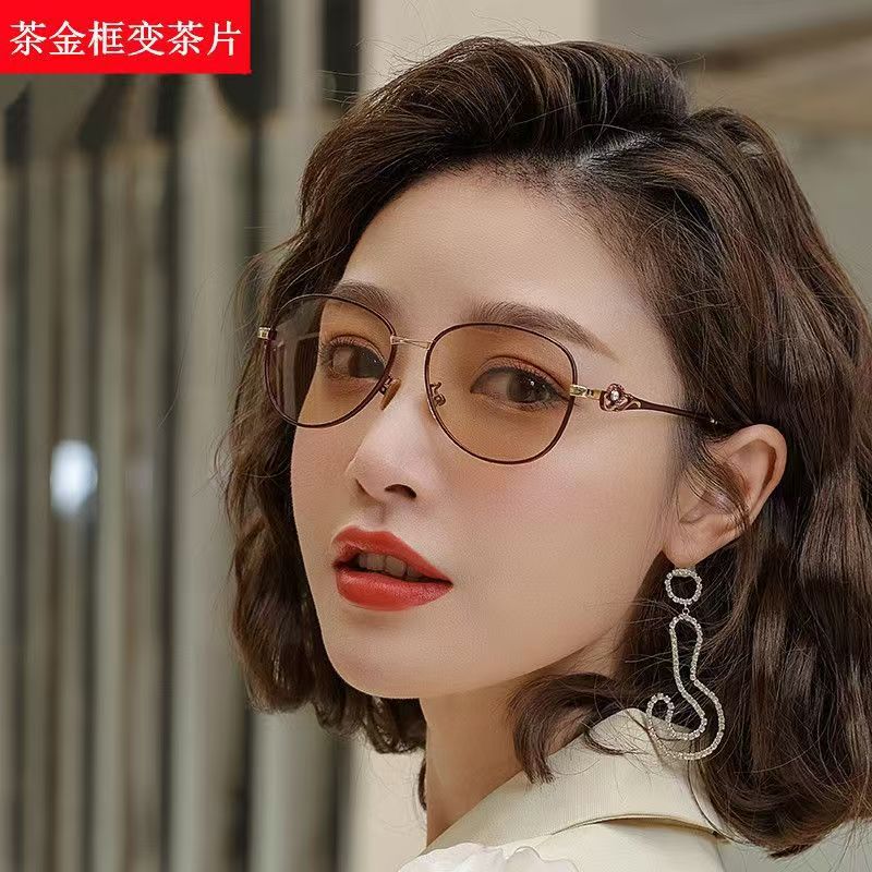 Polarized Men's & Women's Fashion Sunglasses - Durable Foldable Design with Large Frame