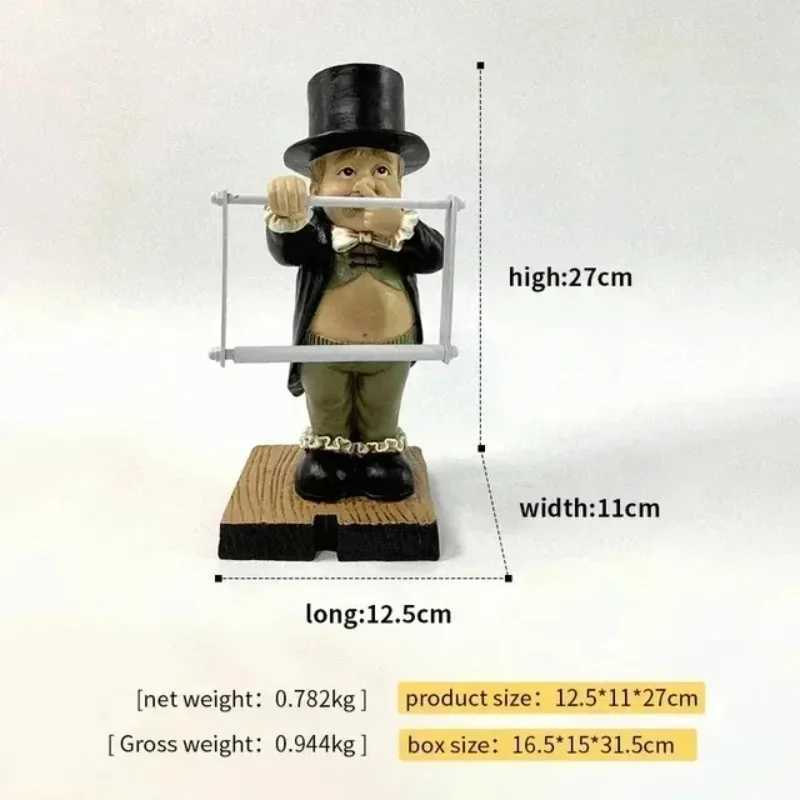Creative toilet paper holder Spoof paper holder statue cute and interesting decoration resin butler shape tissue holder toilet decoration Y250108