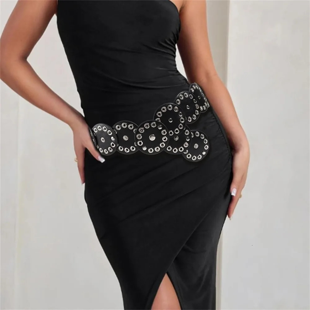 Women Wide Disc Leather Belt Western Style Vintage Boho Metal Buckle Y2k Aesthetic Hollow Concho Belt 250107