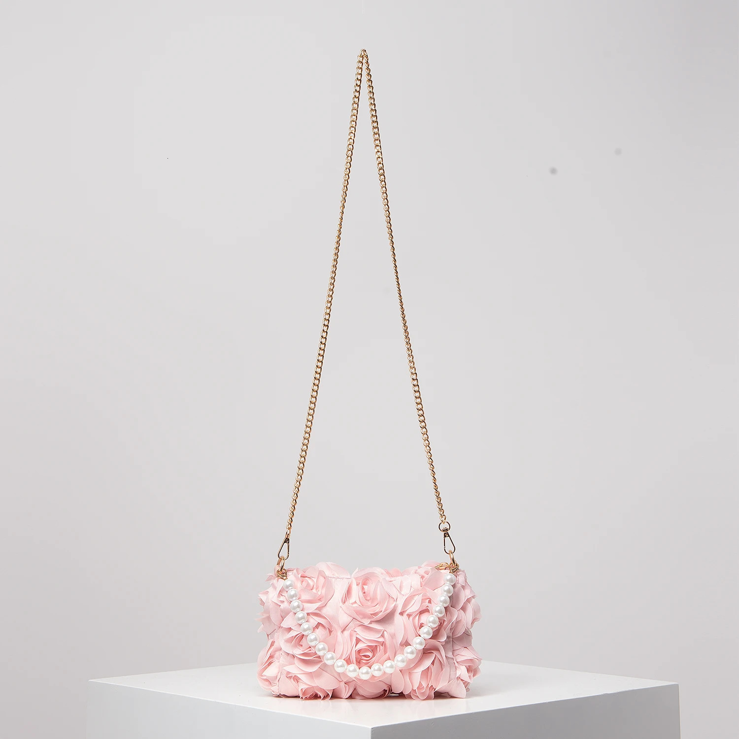 Elegant rose Flower dinner bag Faux pearl handbag metal chain crossbody bag bridal bag random pattern 250106