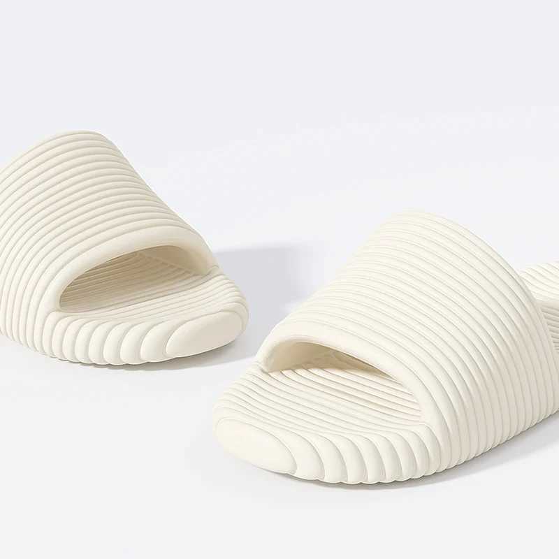 New Arrival New Fashion Summer Womens Slippers Indoor Bathroom Non slip Slippers Couples Shoes Home Leisure Flip Cover Lightweight Beach Sandals T2501