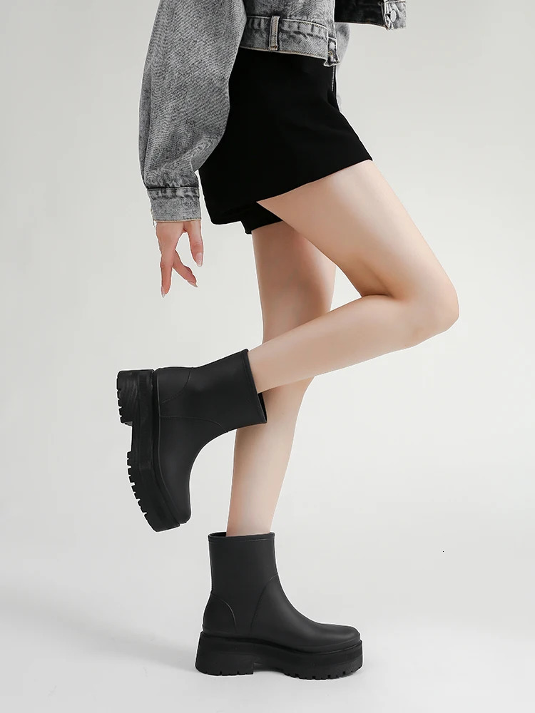 Womens Rain Boots Medium-Length Waterproof Non-Slip Fashionable Outerwear Warm Martin Boots Thick-Soled Adult Rain Boots 250106