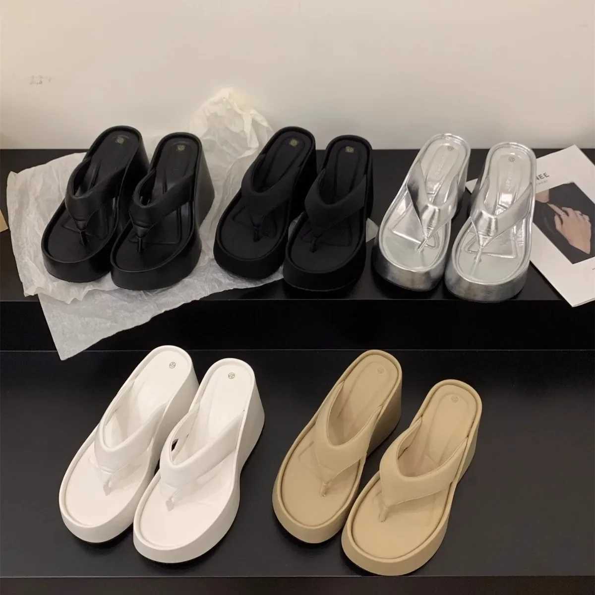 New Arrival Womens clip toed super high heels wedge-shaped flip cover new summer thick platform beach sandals womens thick sole slider T250108
