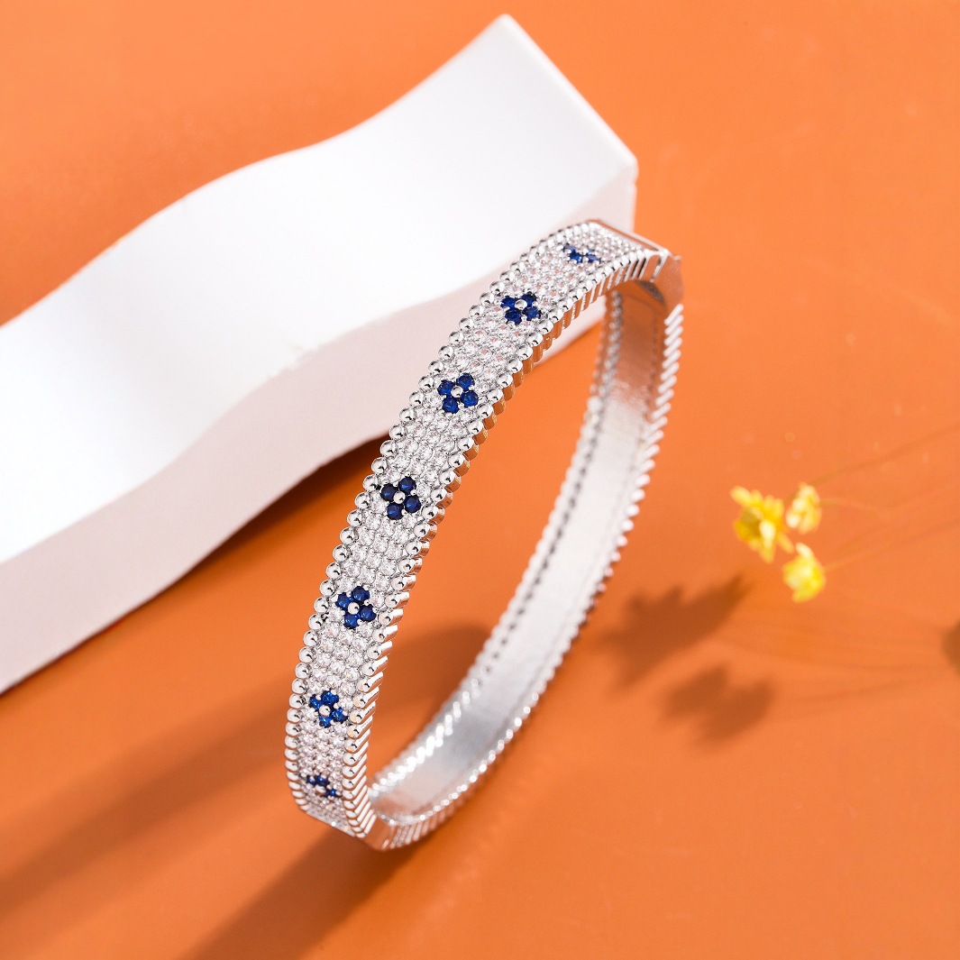 Fashionable clover Bracelet 4/leaf Jewelry Designer for Women Full Diamond Wedding Bracelet Luxury Jewelry Sterling Silver temperament Diamond Gemston