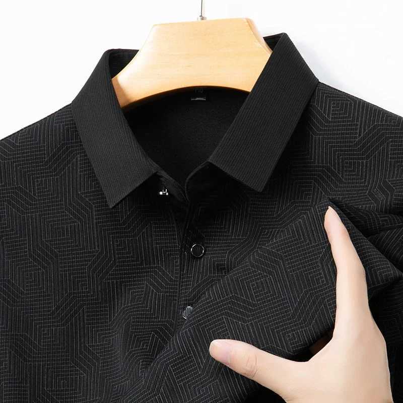 New Mens Business Casual Long Sleeved Shirt with Badge Solid Color Polo Shirt Fashionable Breathable Comfortable Versatile TopXJ250108
